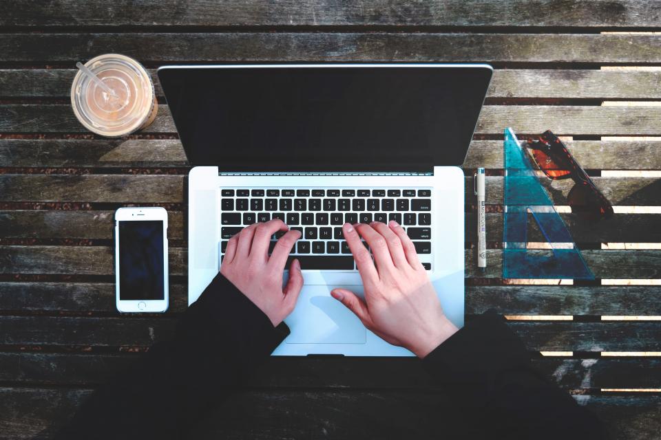 Tomando las clases del Aula Virtual desde el computador